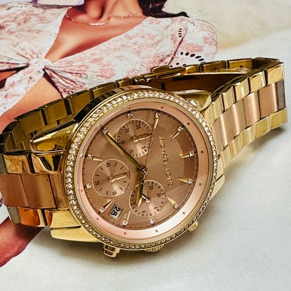 Michael Kors Rose Gold Toned Watch - Picture 1 of 11